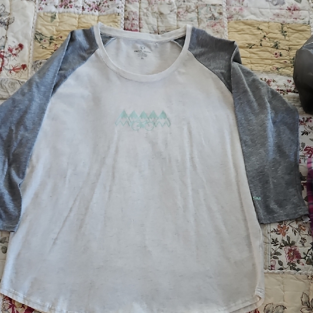 Pearl Izumi  Gray and White 3/4 Sleeve Tee